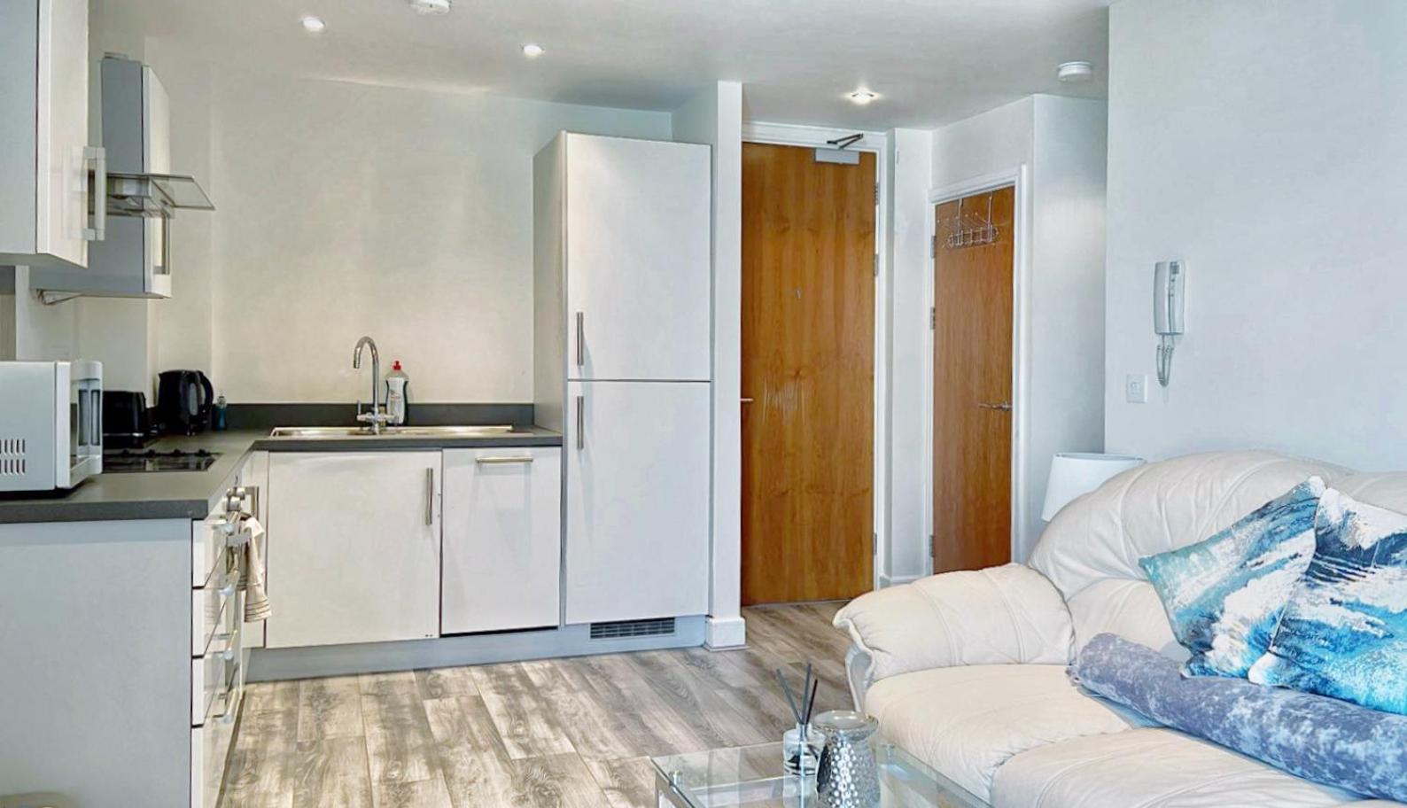 Seaview Boutique One-Bedroom Apt Swansea Exterior photo