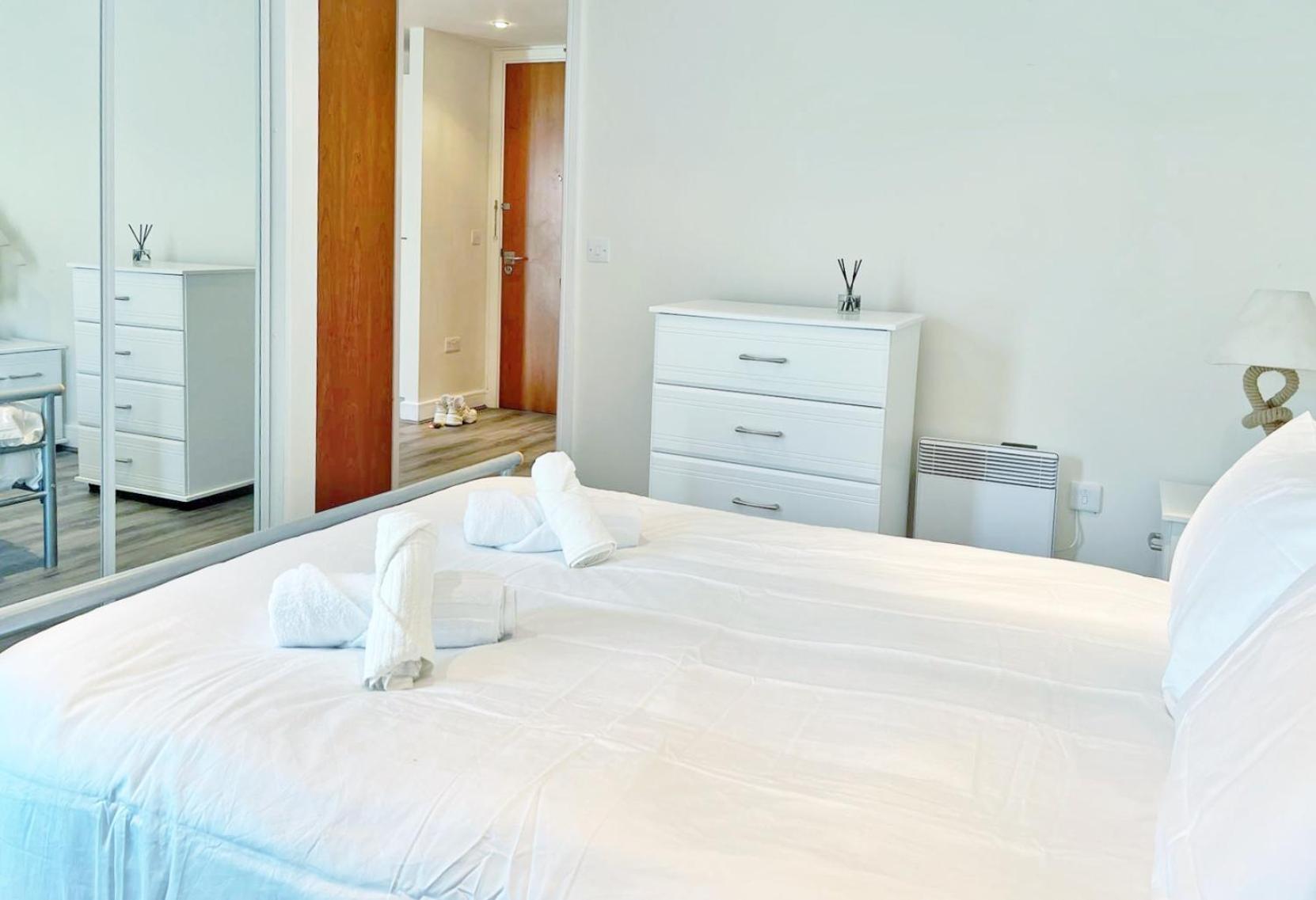 Seaview Boutique One-Bedroom Apt Swansea Exterior photo